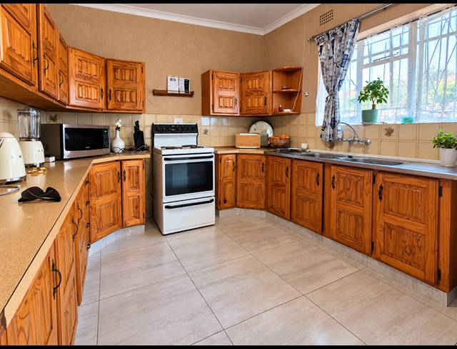 2 BEDROOM TOWNHOUSE FOR SALE IN THREE RIVERS
